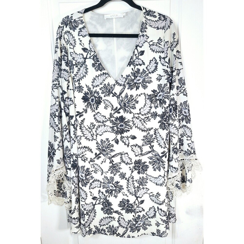 ASTR the Label Floral V-Neck Bell Sleeve Mini Dress with Lace Trim White Black L